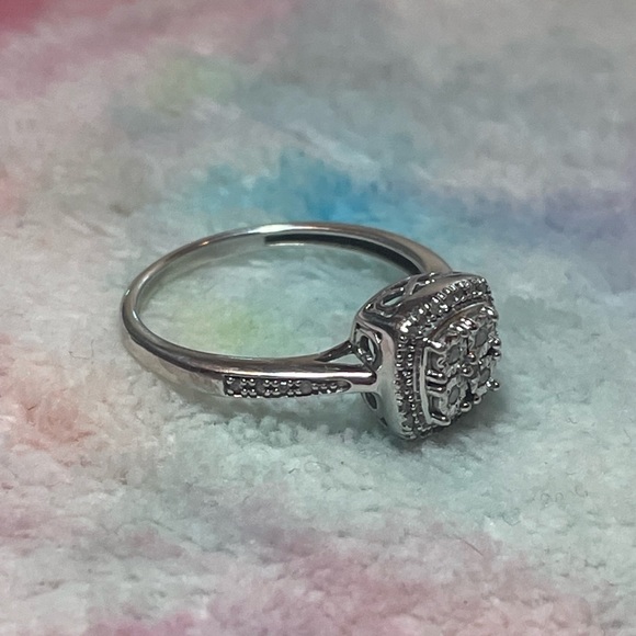 Allure Gems Diamond Cluster Sterling Silver Ring Size 7 - Picture 12 of 13